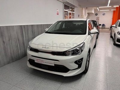Usado Kia Rio 84 CV (61 kW) 2023 Blanco Berlina