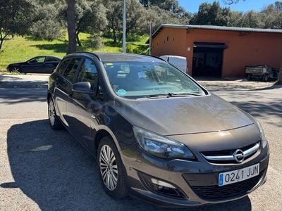Usado Opel Astra Excellence 110 CV (80 kW) 2015 Gris / plata Familiar