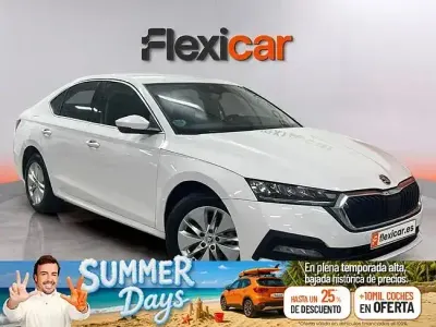 Usado Skoda Octavia Selection 115 CV (84 kW) 2022 Blanco