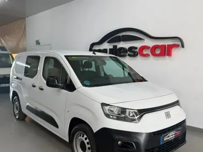 Usado Fiat Doblò 102 CV (75 kW) 2022 Blanco Monovolumen