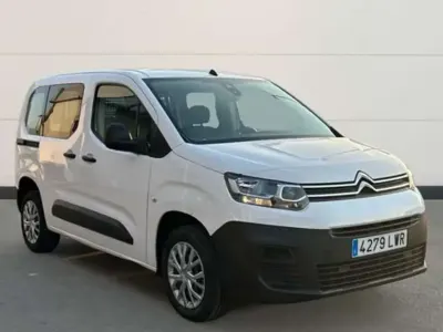 Usado Citroën Berlingo Live 102 CV (75 kW) 2022 Blanco Monovolumen