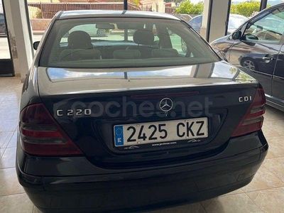 Usado Mercedes C200 Classic 116 CV (85 kW) 2002 Negro Berlina