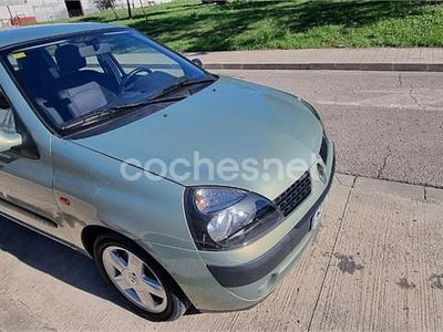 Verde Usado 2001 Renault Clio II Privilege Berlina | 3250 € (Un poco caro)