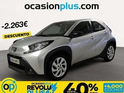 Usado Toyota Aygo Play 72 CV (52 kW) 2024 Gris Utilitario