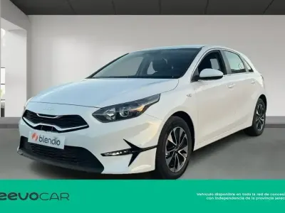 Nieuw Kia Ceed Style 101 PK (74 kW) 2025 Wit Hatchback