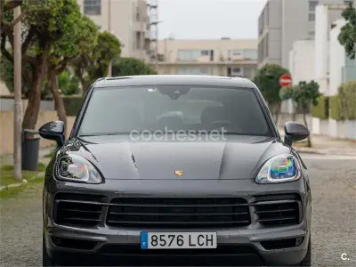 Usado Porsche Cayenne 462 CV (339 kW) 2019 Gris / plata SUV