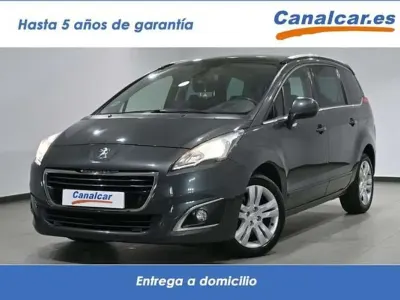 Usado Peugeot 5008 Allure 150 CV (110 kW) 2015 Gris Monovolumen