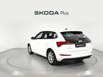 Usado Skoda Scala Ambition 110 CV (80 kW) 2022 Blanco Utilitario