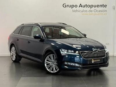 Usado Skoda Superb Style 200 HP (147 kW) 2022 Cinzento Carrinha