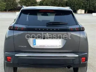 Usado Peugeot 2008 Active 100 CV (73 kW) 2022 Gris / plata SUV