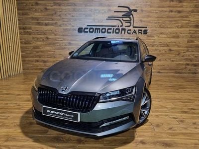 Usado Skoda Superb SportLine 150 CV (110 kW) 2022 Gris / plata Familiar