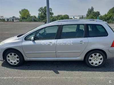 Usado Peugeot 307 90 CV (66 kW) 2007 Gris / plata Familiar
