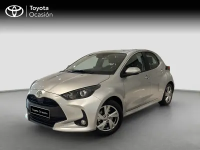 Usado Toyota Yaris Active 116 CV (85 kW) 2025 Gris Utilitario