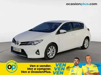 Usado Toyota Auris Active 124 CV (91 kW) 2013 Blanco Utilitario