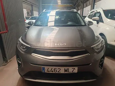 Usado Kia Stonic 84 CV (61 kW) 2024 Gris / plata SUV