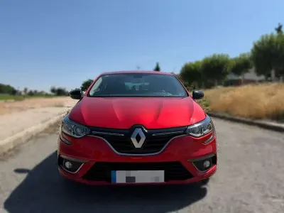 Usado Renault Mégane IV LIMITED 110 CV (80 kW) 2018 Rojo Utilitario