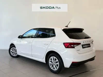 Usado Skoda Fabia Selection 95 CV (69 kW) 2024 Blanco Utilitario