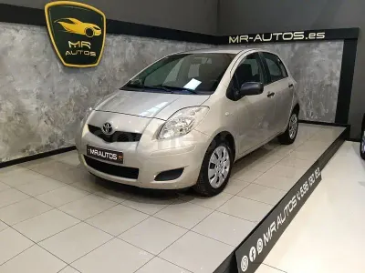 Usado Toyota Yaris Active 90 CV (66 kW) 2009 Beige Utilitario