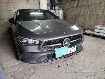 Gris / plata Usado 2023 Mercedes CLA180 Berlina | 31.900 € (Precio justo)