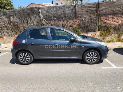 Usado Peugeot 206+ 75 CV (55 kW) 2011 Gris / plata Utilitario