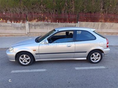 Usado Honda Civic S 90 CV (66 kW) 2000 Gris / plata Berlina