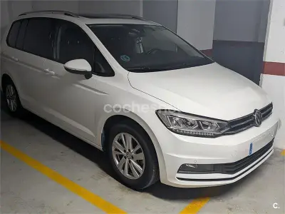 Usado VW Touran Advance 150 CV (110 kW) 2020 Blanco Monovolumen