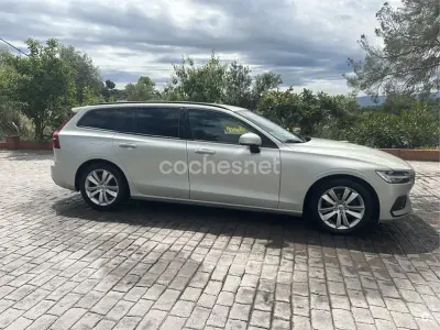 Käytetty Volvo V60 Momentum 190 HP (139 kW) 2019 Peessi Farmari