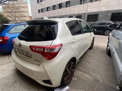 Usado Toyota Yaris Hybrid Advance 100 CV (73 kW) 2019 Blanco Berlina