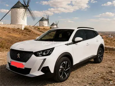 Usado Peugeot 2008 Allure 100 CV (73 kW) 2020 Blanco SUV