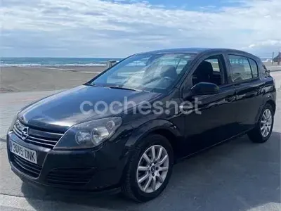 Usado Opel Astra Cosmo 120 CV (88 kW) 2005 Negro Berlina