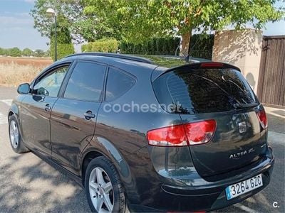 Usado Seat Altea XL Style 105 CV (77 kW) 2010 Gris / plata Monovolumen