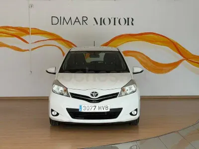 Usado Toyota Yaris Active 90 CV (66 kW) 2013 Blanco Utilitario