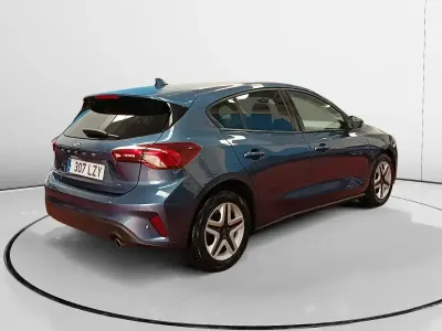 Begagnad Ford Focus Trend+ 120 HK (88 kW) 2022 Blå Sedan