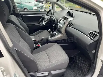 Käytetty Toyota Verso Advance 112 HP (82 kW) 2015 Valkoinen Tila-auto