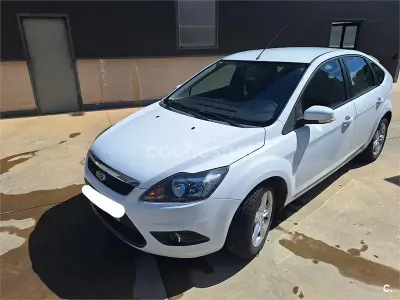 Usado Ford Focus Trend 100 CV (73 kW) 2009 Blanco Berlina