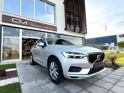 Usado Volvo XC60 Momentum 190 CV (139 kW) 2020 Gris / plata SUV