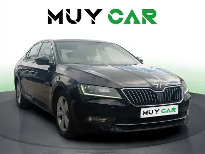 Usado Skoda Superb Ambition 150 CV (110 kW) 2018 Negro Berlina