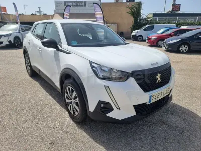 Usado Peugeot 2008 Active 110 CV (80 kW) 2022 Blanco SUV