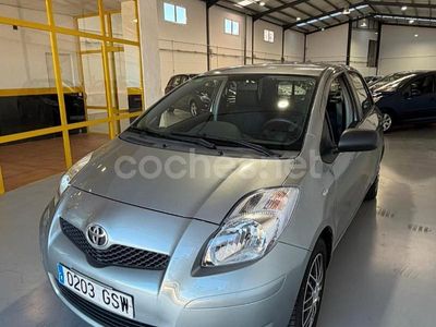 Gris / plata Usado 2010 Toyota Yaris Live Berlina | 5499 € (Precio justo)