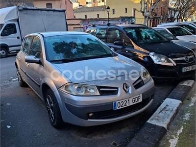 Usado Renault Mégane II Dynamique 105 CV (77 kW) 2008 Gris / plata Berlina