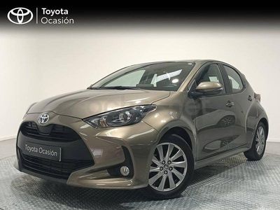 Usado Toyota Yaris Hybrid Active 116 CV (85 kW) 2022 Marrón Berlina
