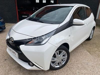 Blanco Usado 2018 Toyota Aygo X-play Utilitario | 8990 € (Precio justo)