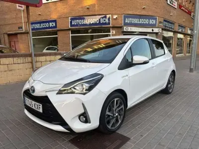 Usado Toyota Yaris Hybrid 99 CV (72 kW) 2019 Blanco Utilitario