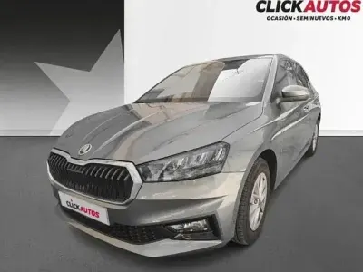 Usado Skoda Fabia Selection 95 CV (69 kW) 2025 Blanco Utilitario
