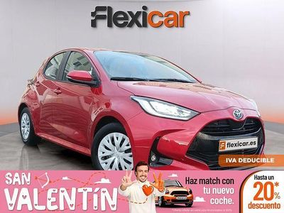 Usado Toyota Yaris Hybrid Active 116 CV (85 kW) 2023 Rojo