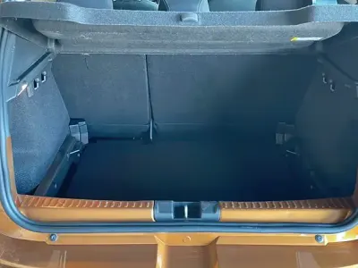 Usado Dacia Sandero Expression 100 CV (73 kW) 2023 Naranja Berlina