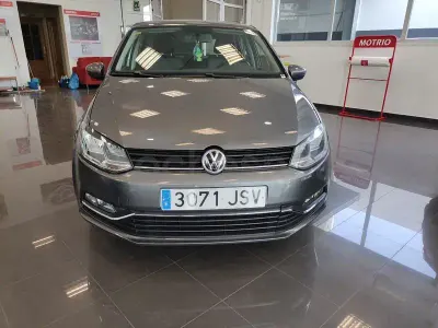 Usado VW Polo Advance 90 CV (66 kW) 2016 Gris / plata Berlina