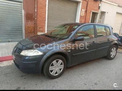 Usado Renault Mégane II Authentique 98 CV (72 kW) 2005 Gris / plata Berlina
