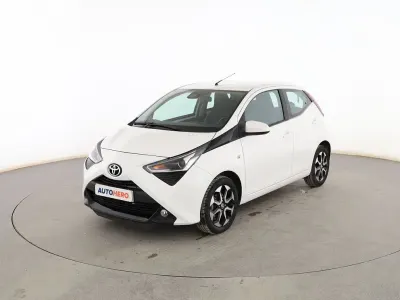 Usado Toyota Aygo Play 72 CV (52 kW) 2021 Blanco Utilitario