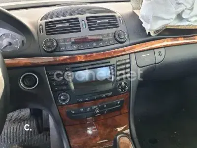 Usado Mercedes E320 Elegance 204 CV (150 kW) 2003 Gris / plata Berlina